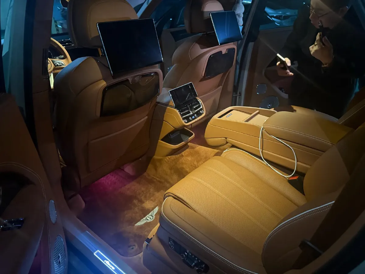 2023 Bentley Bentayga 4.0T 550HP V8 8AT,autocango,china used car exporter,china ev exporter,chinese used car exporter,chinese used ev exporter