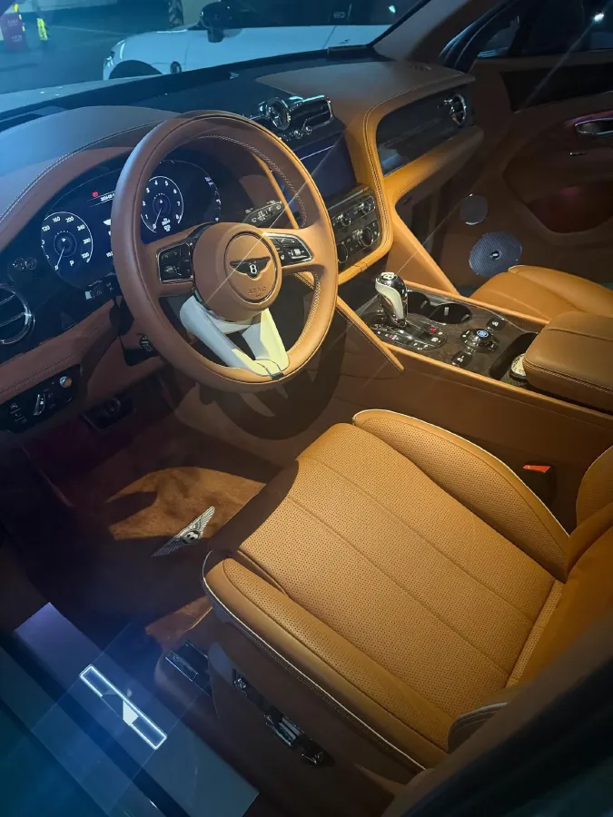 2023 Bentley Bentayga 4.0T 550HP V8 8AT,autocango,china used car exporter,china ev exporter,chinese used car exporter,chinese used ev exporter