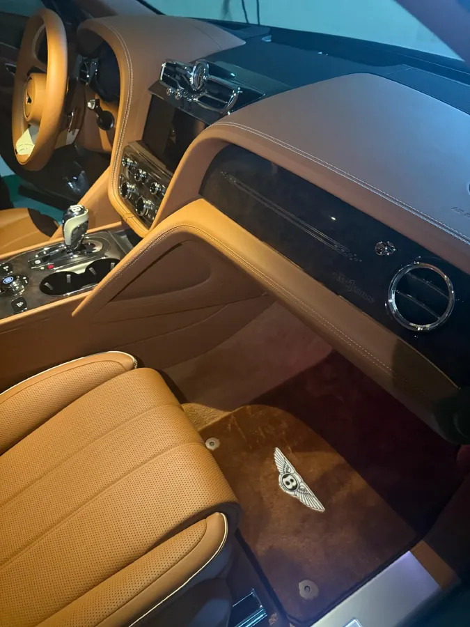 2023 Bentley Bentayga 4.0T 550HP V8 8AT,autocango,china used car exporter,china ev exporter,chinese used car exporter,chinese used ev exporter