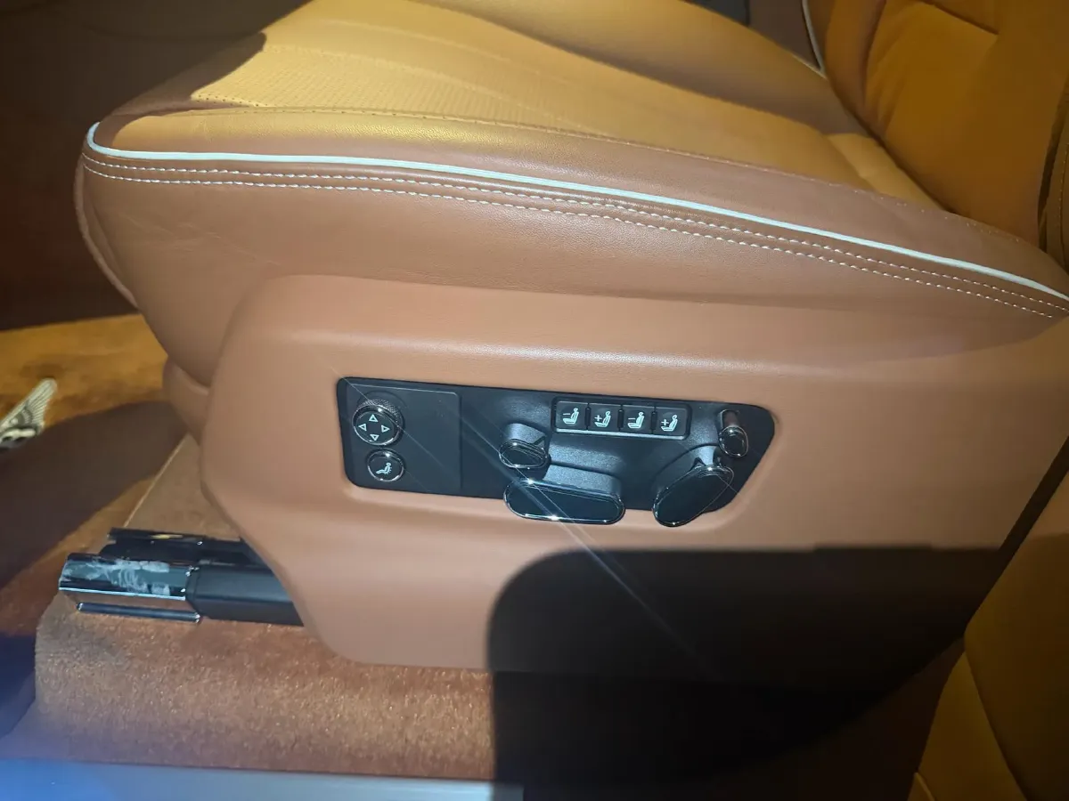 2023 Bentley Bentayga 4.0T 550HP V8 8AT,autocango,china used car exporter,china ev exporter,chinese used car exporter,chinese used ev exporter