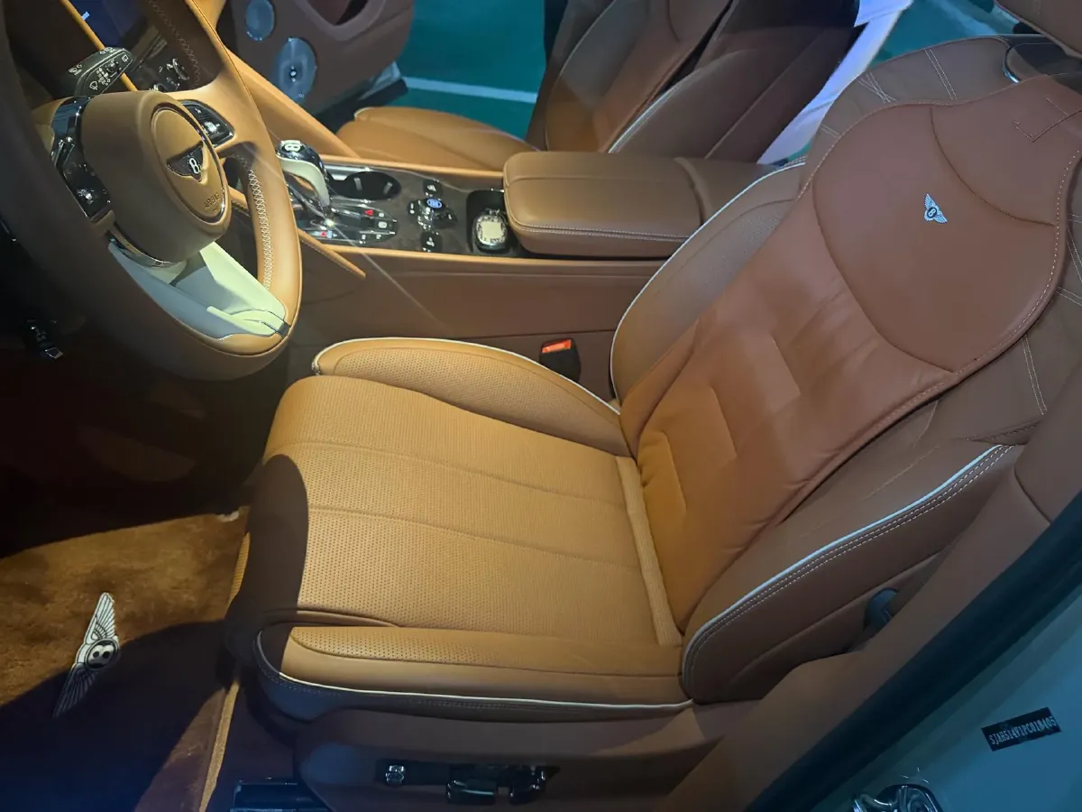 2023 Bentley Bentayga 4.0T 550HP V8 8AT,autocango,china used car exporter,china ev exporter,chinese used car exporter,chinese used ev exporter