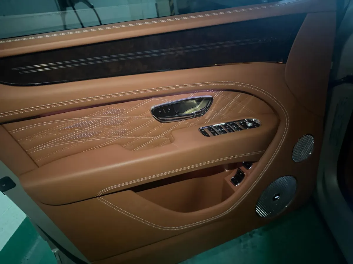 2023 Bentley Bentayga 4.0T 550HP V8 8AT,autocango,china used car exporter,china ev exporter,chinese used car exporter,chinese used ev exporter