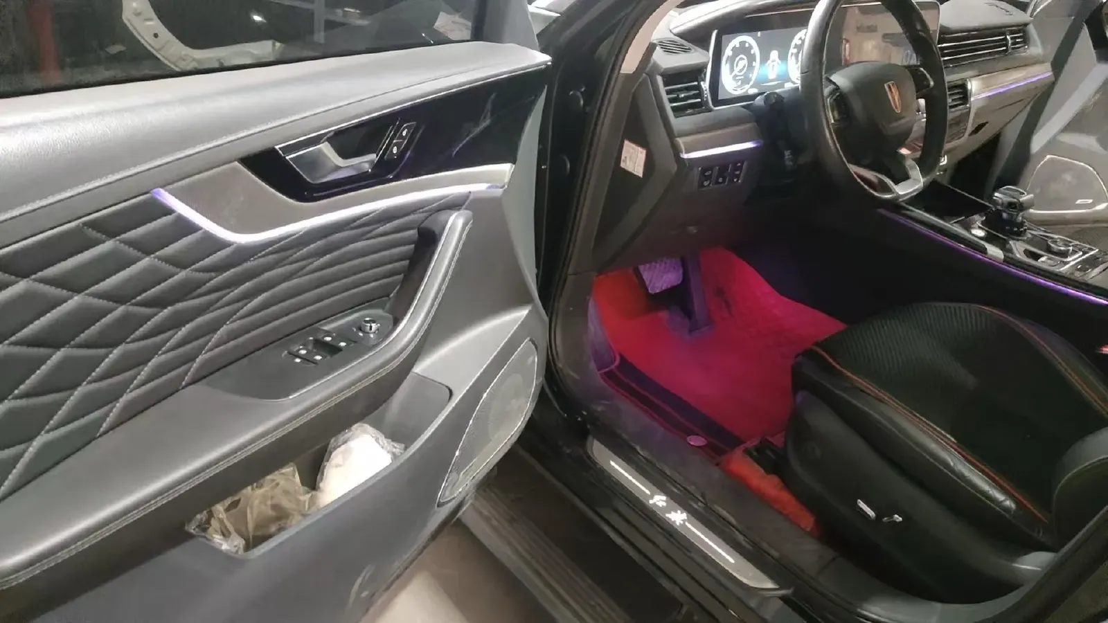 2022 HongQi HS5 2.0T 224HP L4 6AT,autocango,china used car exporter,china ev exporter,chinese used car exporter,chinese used ev exporter