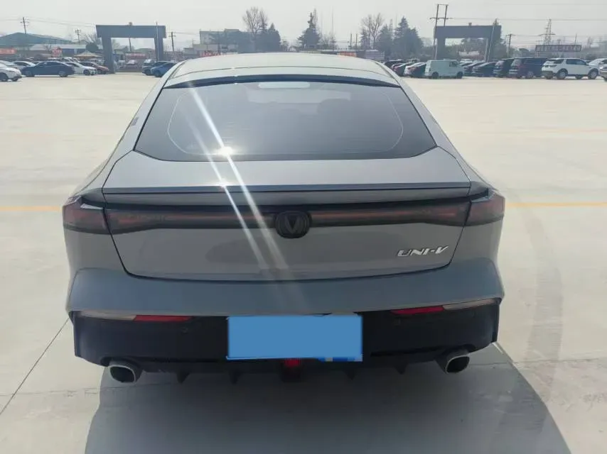 2022 ChangAn UNI-V 1.5T 188HP L4 7DCT,autocango,china used car exporter,china ev exporter,chinese used car exporter,chinese used ev exporter