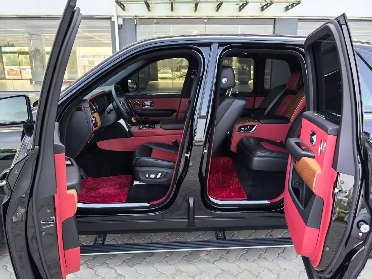2018 Rolls-Royce Cullinan 6.7T 571HP V12 8AT,autocango,china used car exporter,china ev exporter,chinese used car exporter,chinese used ev exporter