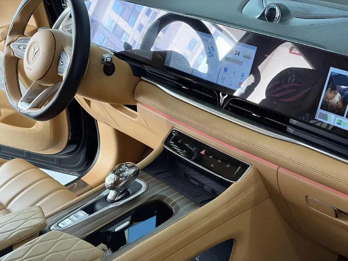 2024 Voyah Dream 1.5T 150HP L4 PHEV 43KWH,autocango,china used car exporter,china ev exporter,chinese used car exporter,chinese used ev exporter