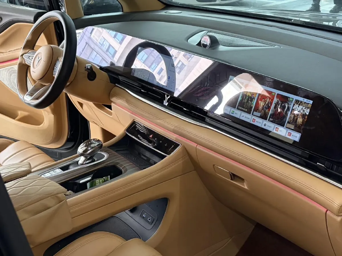 2024 Voyah Dream 1.5T 150HP L4 PHEV 43KWH,autocango,china used car exporter,china ev exporter,chinese used car exporter,chinese used ev exporter