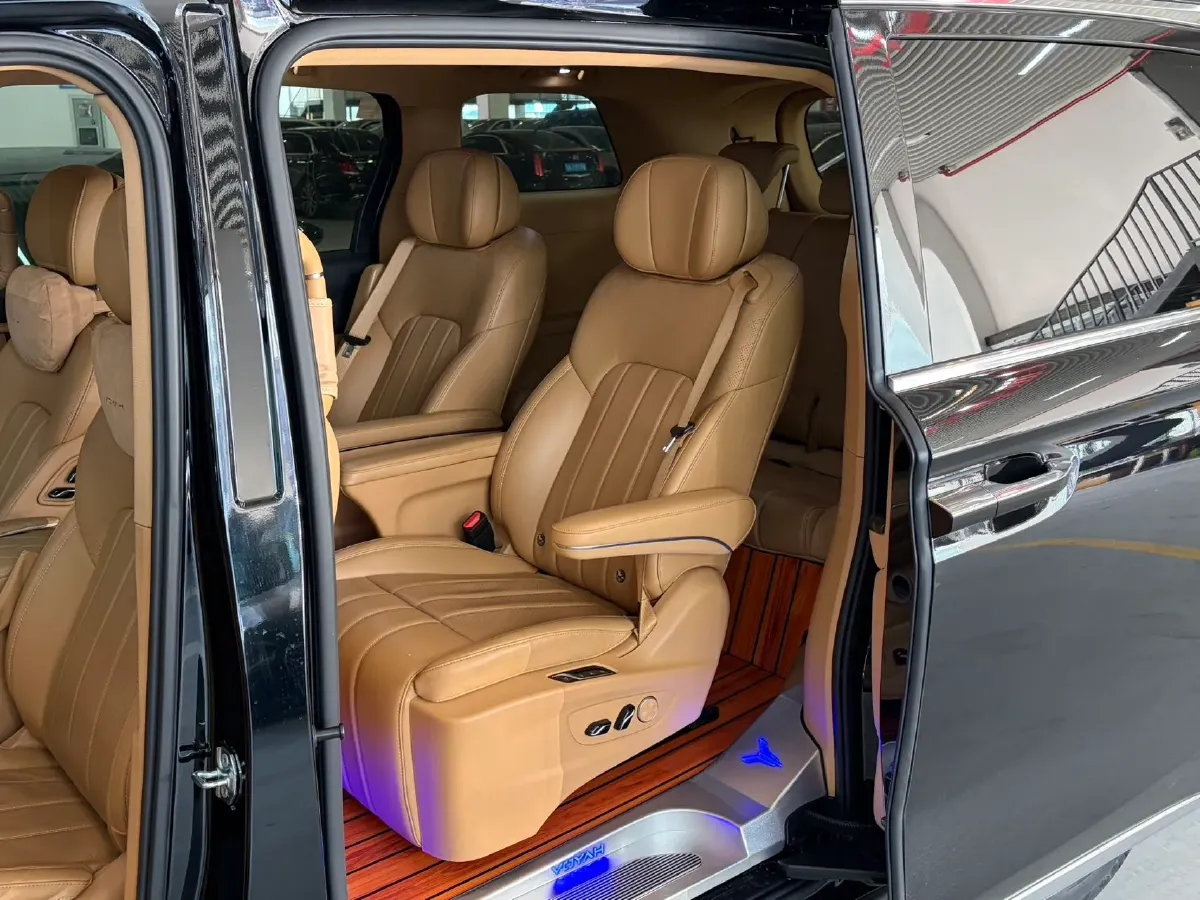 2024 Voyah Dream 1.5T 150HP L4 PHEV 43KWH,autocango,china used car exporter,china ev exporter,chinese used car exporter,chinese used ev exporter