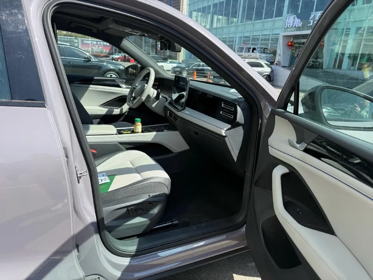 2024 Volkswagen Tiguan L 2.0T 220HP L4 7DCT,autocango,china used car exporter,china ev exporter,chinese used car exporter,chinese used ev exporter