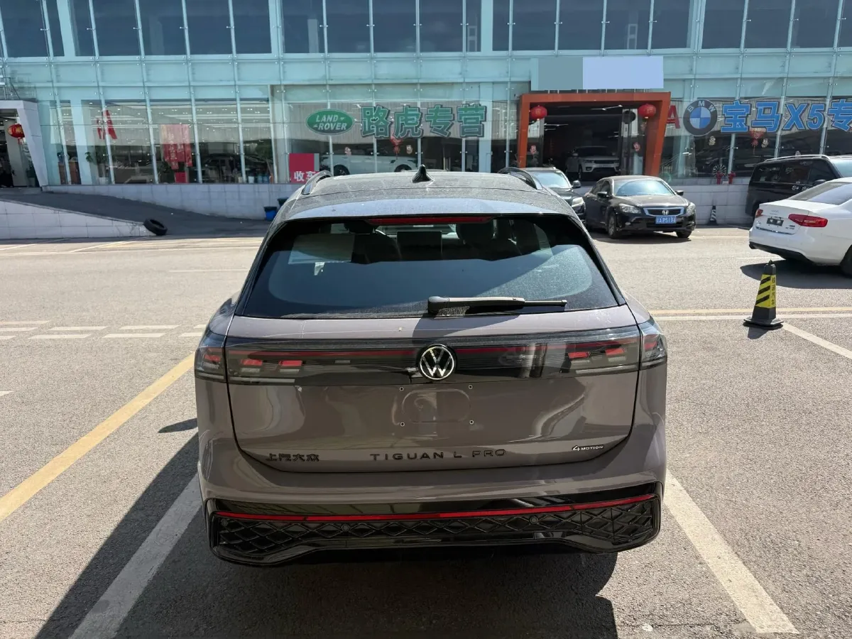 2024 Volkswagen Tiguan L 2.0T 220HP L4 7DCT,autocango,china used car exporter,china ev exporter,chinese used car exporter,chinese used ev exporter