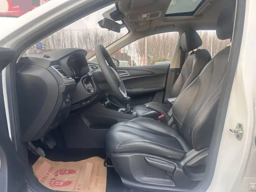 2021 Roewe i5 1.5L 120HP L4 5MT,autocango,china used car exporter,china ev exporter,chinese used car exporter,chinese used ev exporter