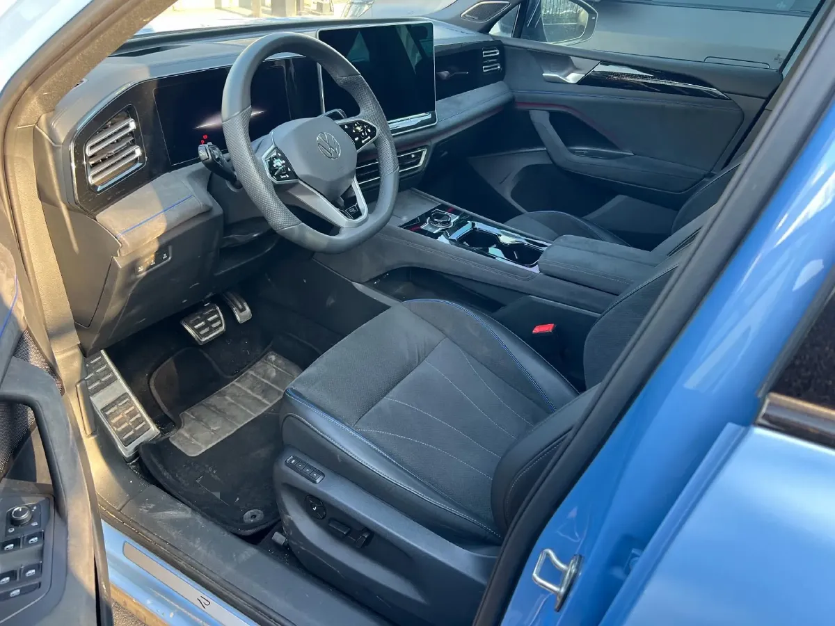 2024 Volkswagen Tiguan L 2.0T 220HP L4 7DCT,autocango,china used car exporter,china ev exporter,chinese used car exporter,chinese used ev exporter