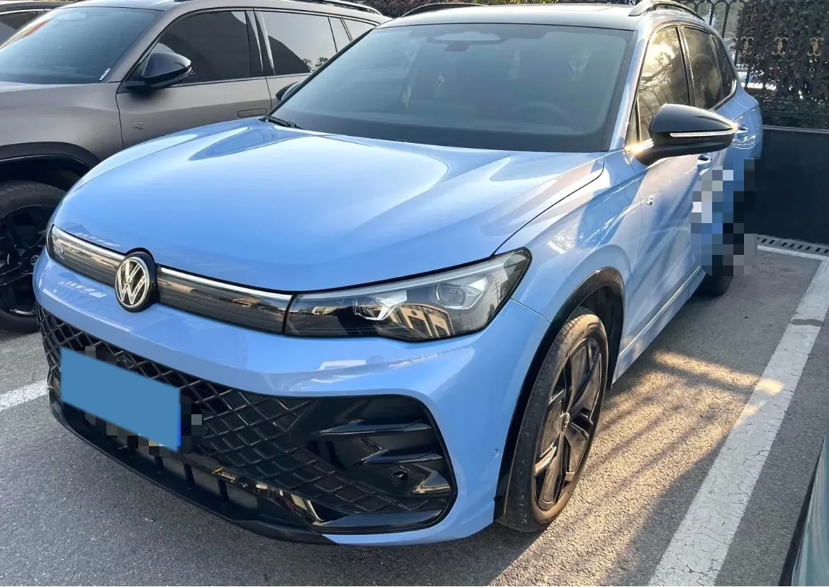 2024 Volkswagen Tiguan L 2.0T 220HP L4 7DCT,autocango,china used car exporter,china ev exporter,chinese used car exporter,chinese used ev exporter