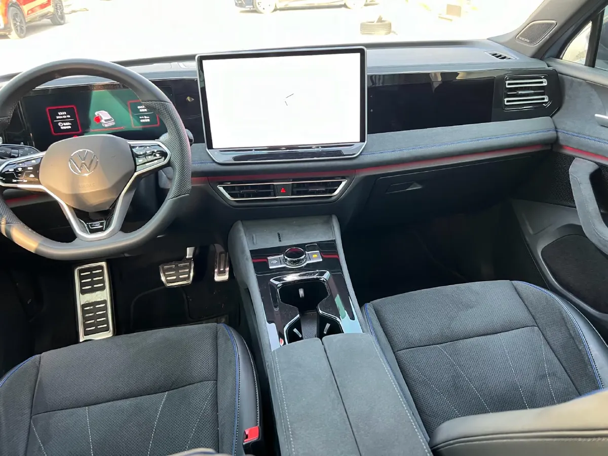 2024 Volkswagen Tiguan L 2.0T 220HP L4 7DCT,autocango,china used car exporter,china ev exporter,chinese used car exporter,chinese used ev exporter