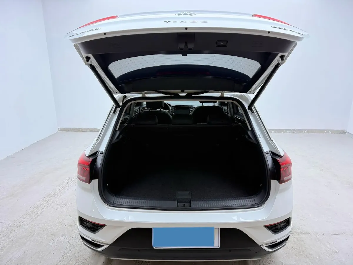 2020 Volkswagen T-Roc 1.2T 116HP L4 5MT,autocango,china used car exporter,china ev exporter,chinese used car exporter,chinese used ev exporter