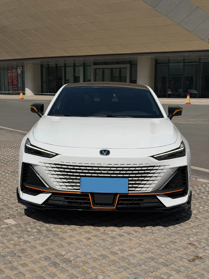 2022 ChangAn UNI-V 1.5T 188HP L4 7DCT,autocango,china used car exporter,china ev exporter,chinese used car exporter,chinese used ev exporter