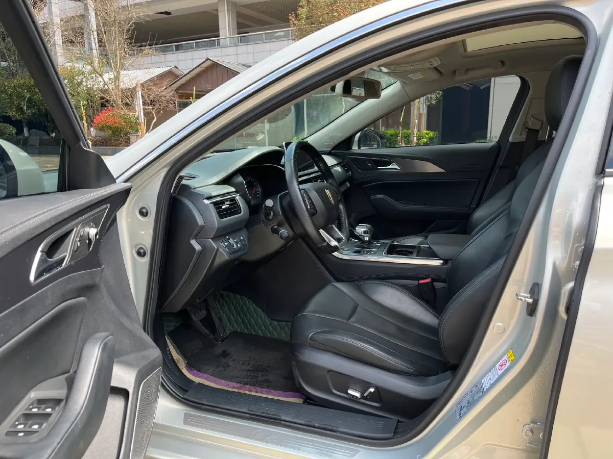 2020 HongQi H5 1.8T 197HP L4 6AT,autocango,china used car exporter,china ev exporter,chinese used car exporter,chinese used ev exporter