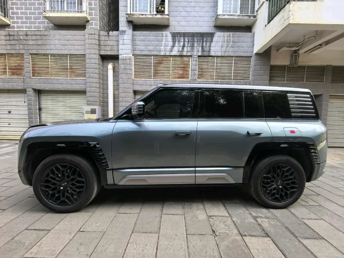 2023 YangWang U8 2.0T 272HP L4 REEV 49.05KWH,autocango,china used car exporter,china ev exporter,chinese used car exporter,chinese used ev exporter