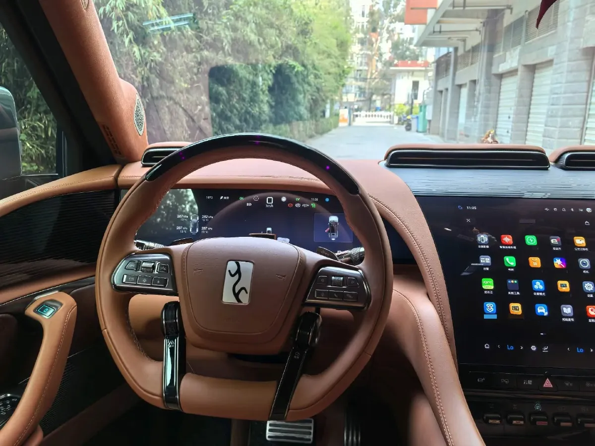 2023 YangWang U8 2.0T 272HP L4 REEV 49.05KWH,autocango,china used car exporter,china ev exporter,chinese used car exporter,chinese used ev exporter