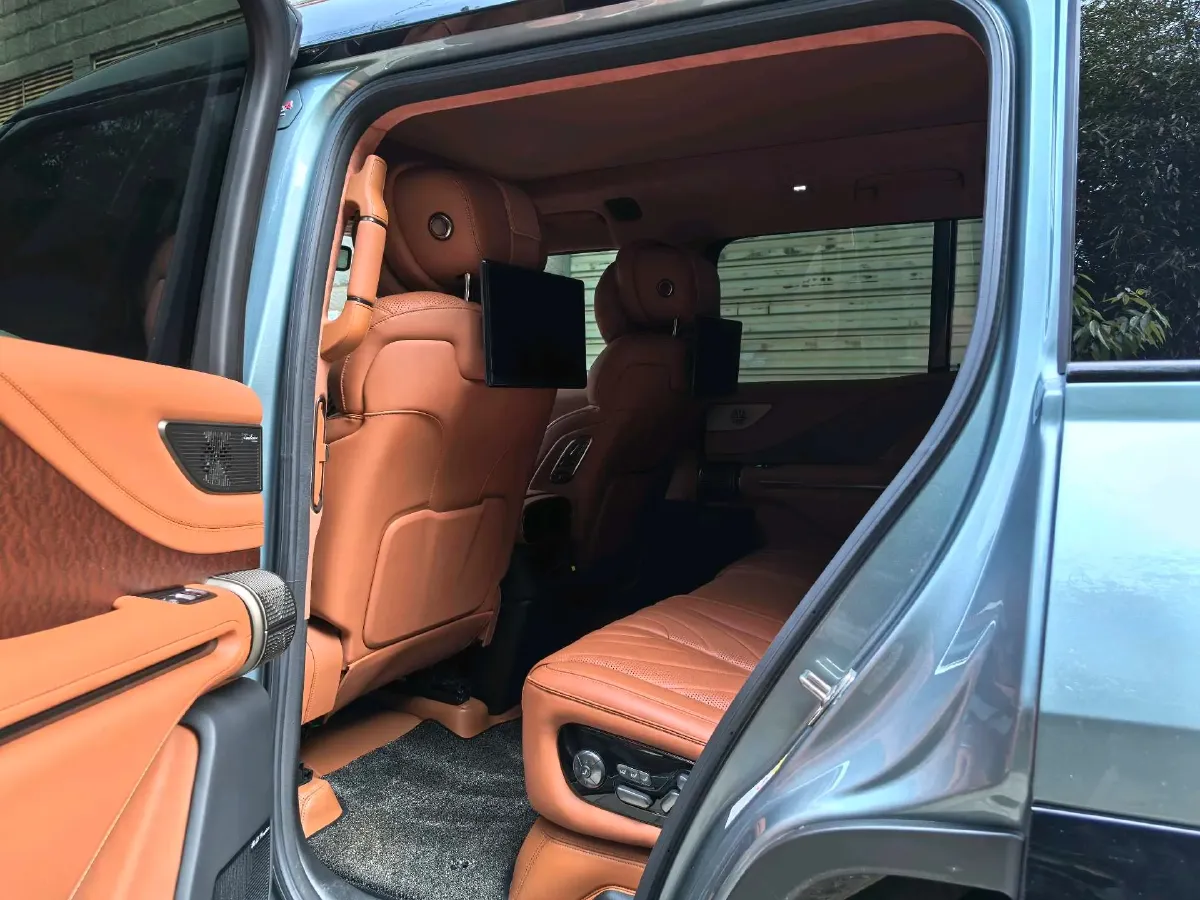 2023 YangWang U8 2.0T 272HP L4 REEV 49.05KWH,autocango,china used car exporter,china ev exporter,chinese used car exporter,chinese used ev exporter