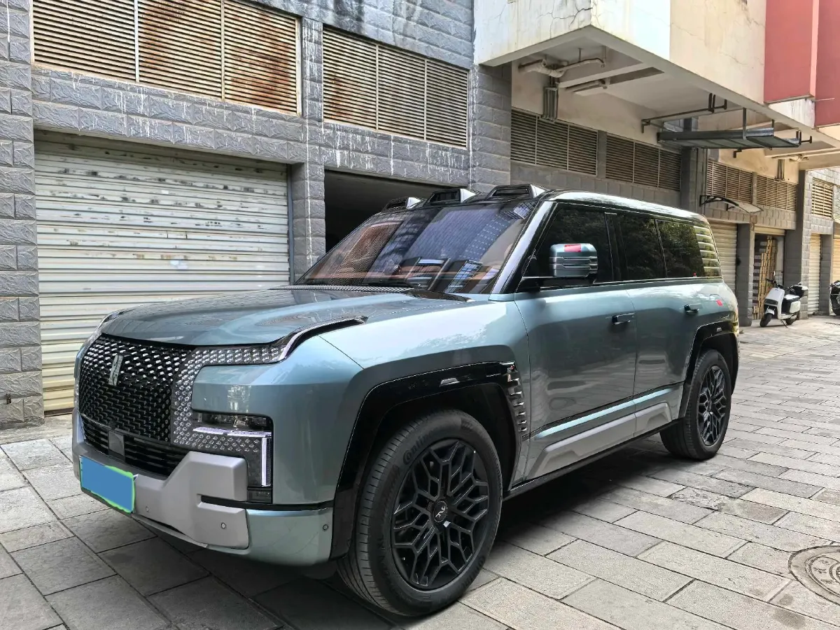 2023 YangWang U8 2.0T 272HP L4 REEV 49.05KWH,autocango,china used car exporter,china ev exporter,chinese used car exporter,chinese used ev exporter