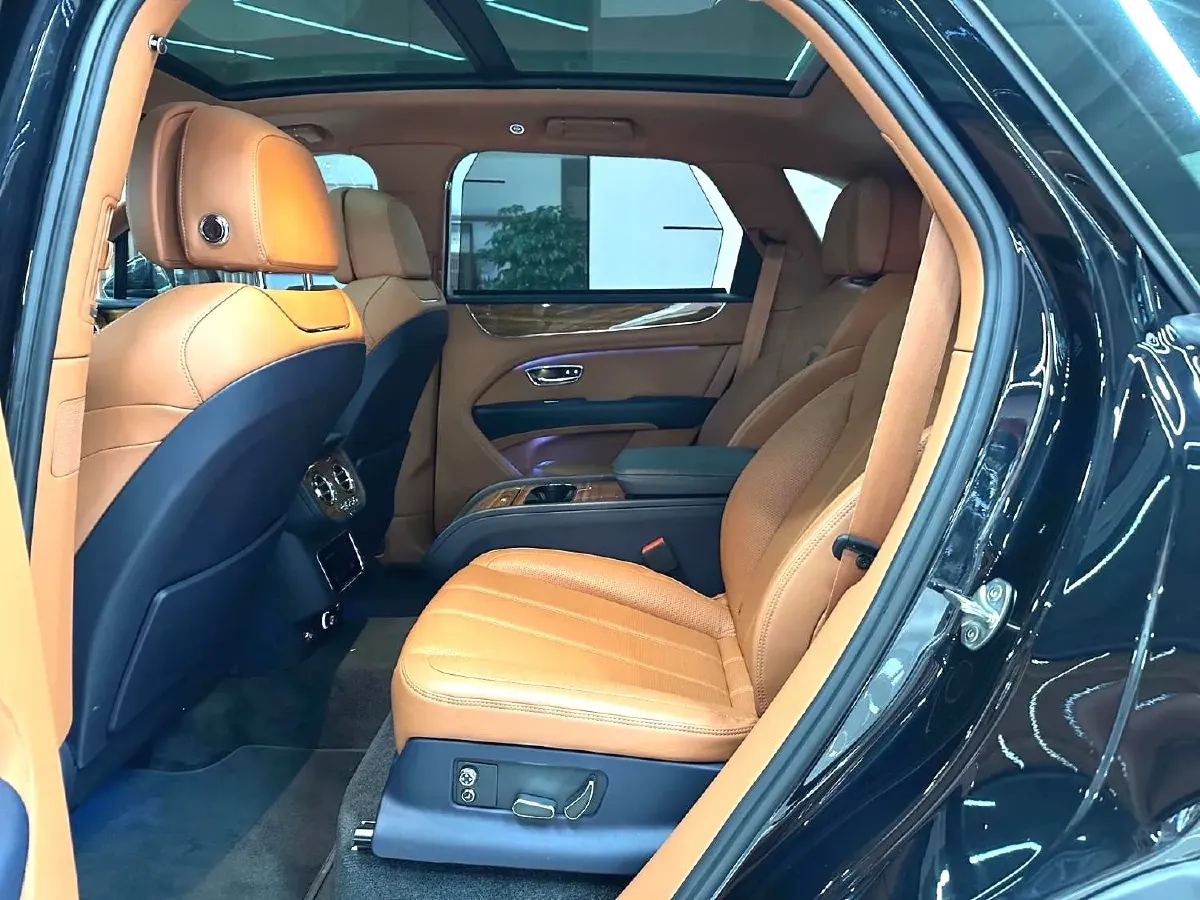 2021 Bentley Bentayga 4.0T 550HP V8 8AT,autocango,china used car exporter,china ev exporter,chinese used car exporter,chinese used ev exporter