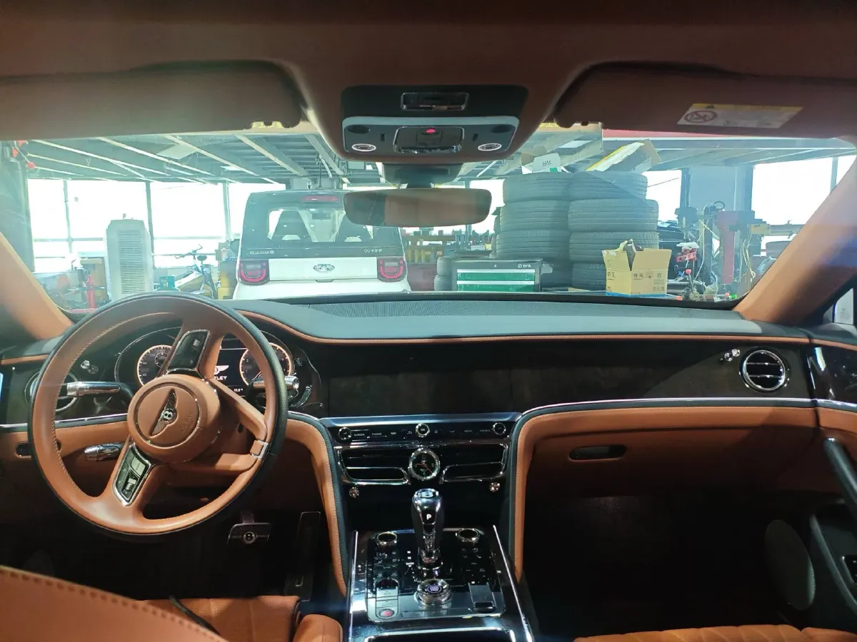 2021 Bentley Flying Spur 4.0T 550HP V8 8DCT,autocango,china used car exporter,china ev exporter,chinese used car exporter,chinese used ev exporter