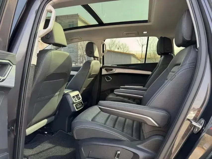 2023 Volkswagen Talagon 2.0T 220HP L4 7DCT,autocango,china used car exporter,china ev exporter,chinese used car exporter,chinese used ev exporter