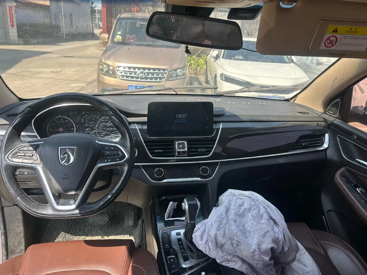 2017 BaoJun 560 1.5T 150HP L4 6DCT,autocango,china used car exporter,china ev exporter,chinese used car exporter,chinese used ev exporter
