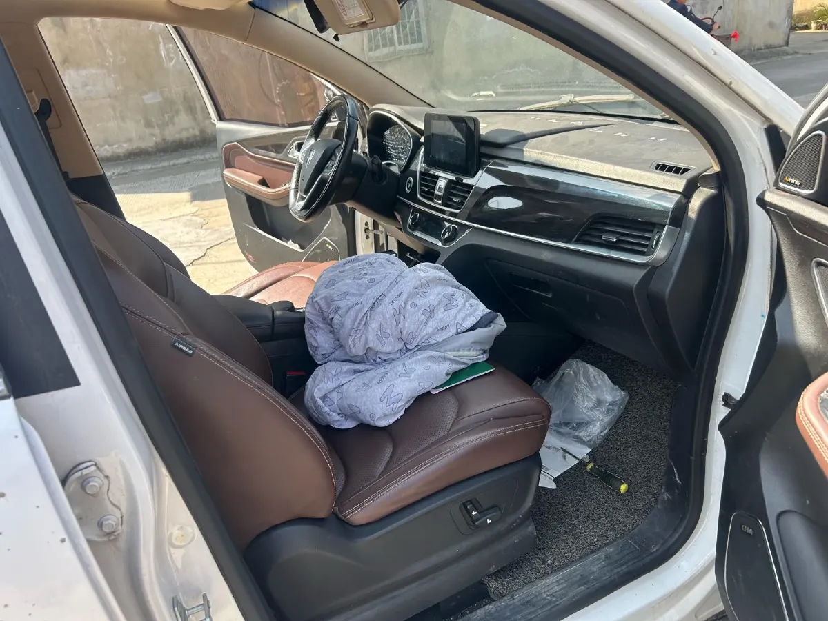 2017 BaoJun 560 1.5T 150HP L4 6DCT,autocango,china used car exporter,china ev exporter,chinese used car exporter,chinese used ev exporter