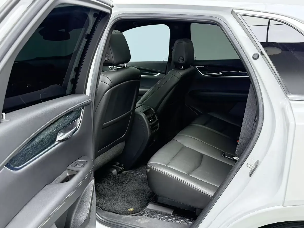 2022 Cadillac XT5 2.0T 237HP L4 9AT,autocango,china used car exporter,china ev exporter,chinese used car exporter,chinese used ev exporter