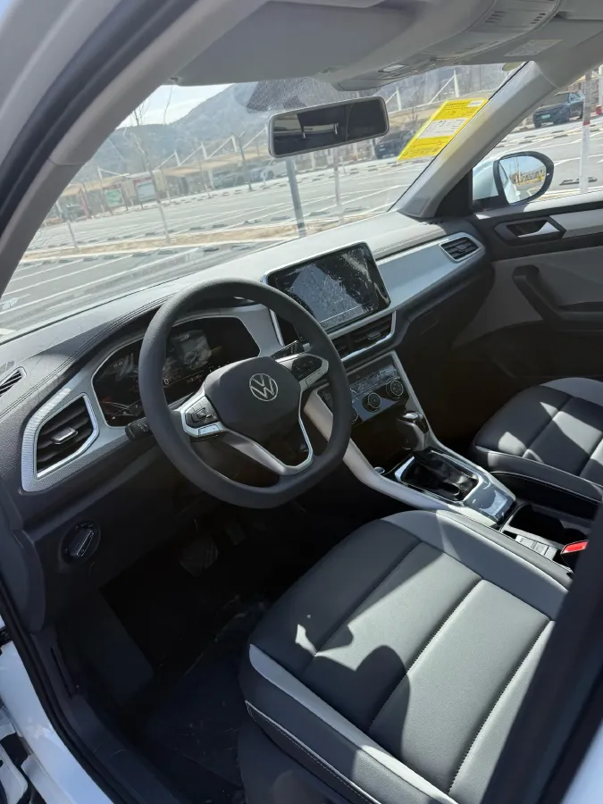 2025 Volkswagen T-Roc 1.4T 150HP L4 7DCT,autocango,china used car exporter,china ev exporter,chinese used car exporter,chinese used ev exporter