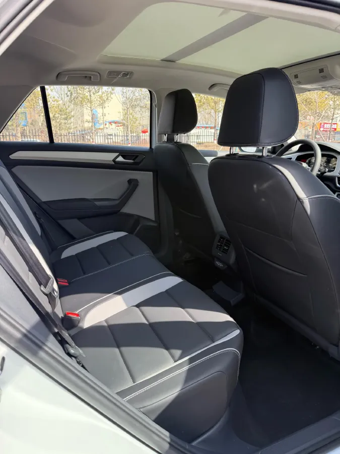 2025 Volkswagen T-Roc 1.4T 150HP L4 7DCT,autocango,china used car exporter,china ev exporter,chinese used car exporter,chinese used ev exporter