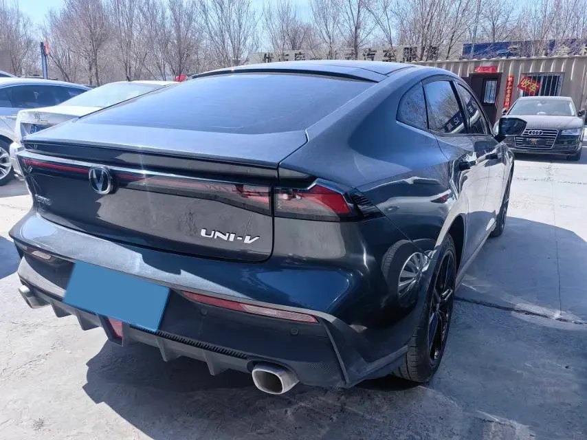 2023 ChangAn UNI-V 1.5T 188HP L4 7DCT,autocango,china used car exporter,china ev exporter,chinese used car exporter,chinese used ev exporter