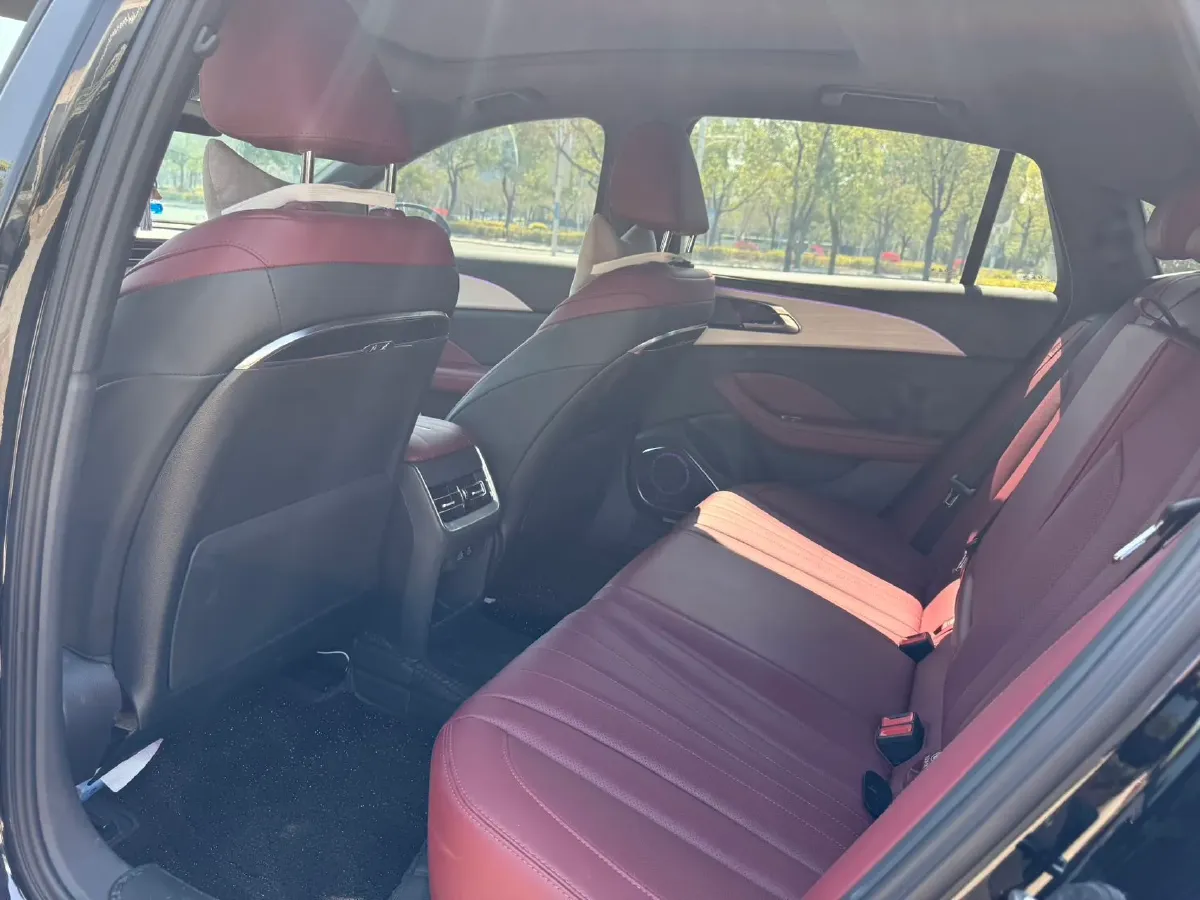 2025 HongQi H5 2.0T 224HP L4 8AT,autocango,china used car exporter,china ev exporter,chinese used car exporter,chinese used ev exporter