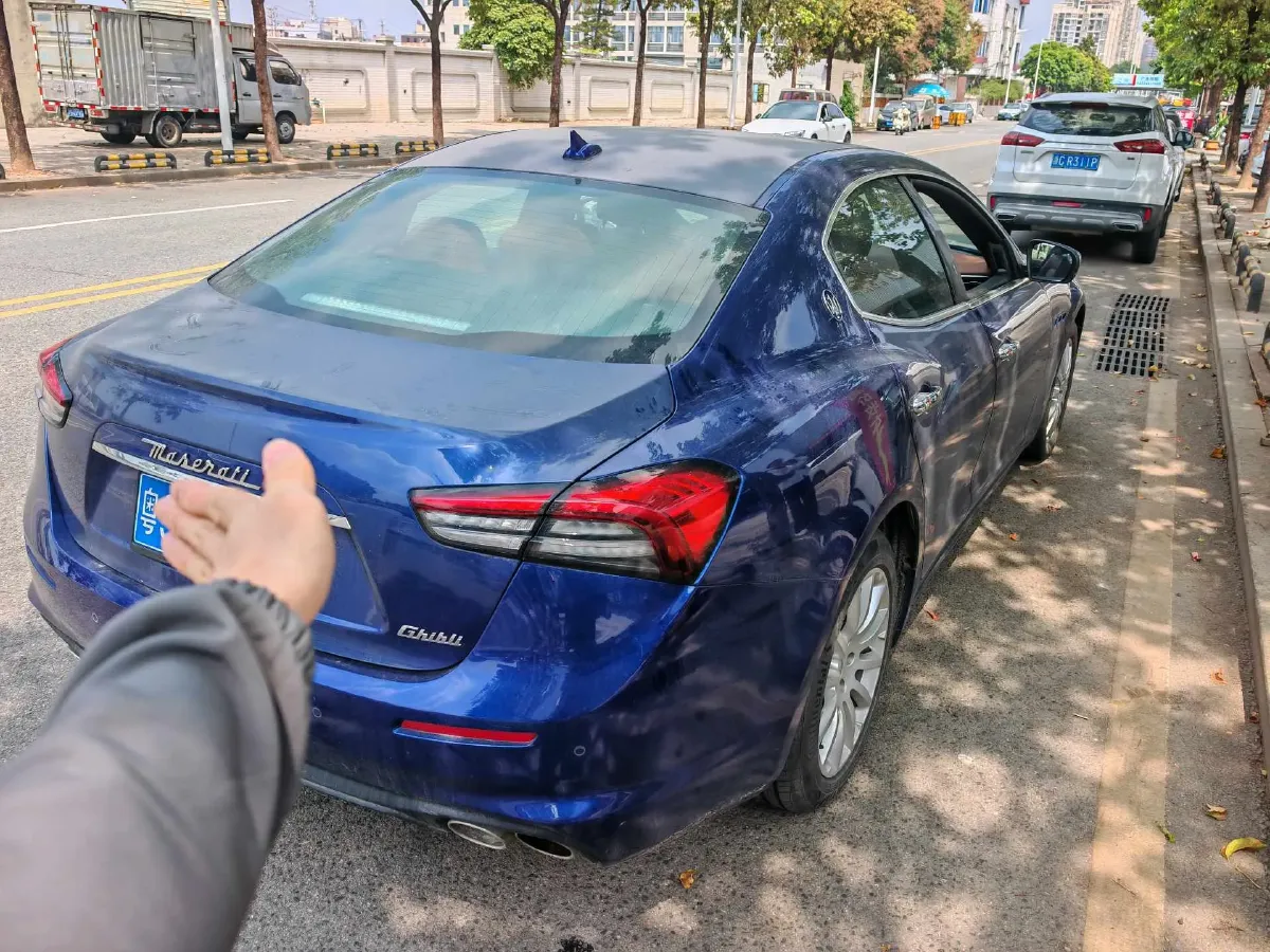 2021 Maserati Ghibli 2.0T 330HP L4 8AT,autocango,china used car exporter,china ev exporter,chinese used car exporter,chinese used ev exporter