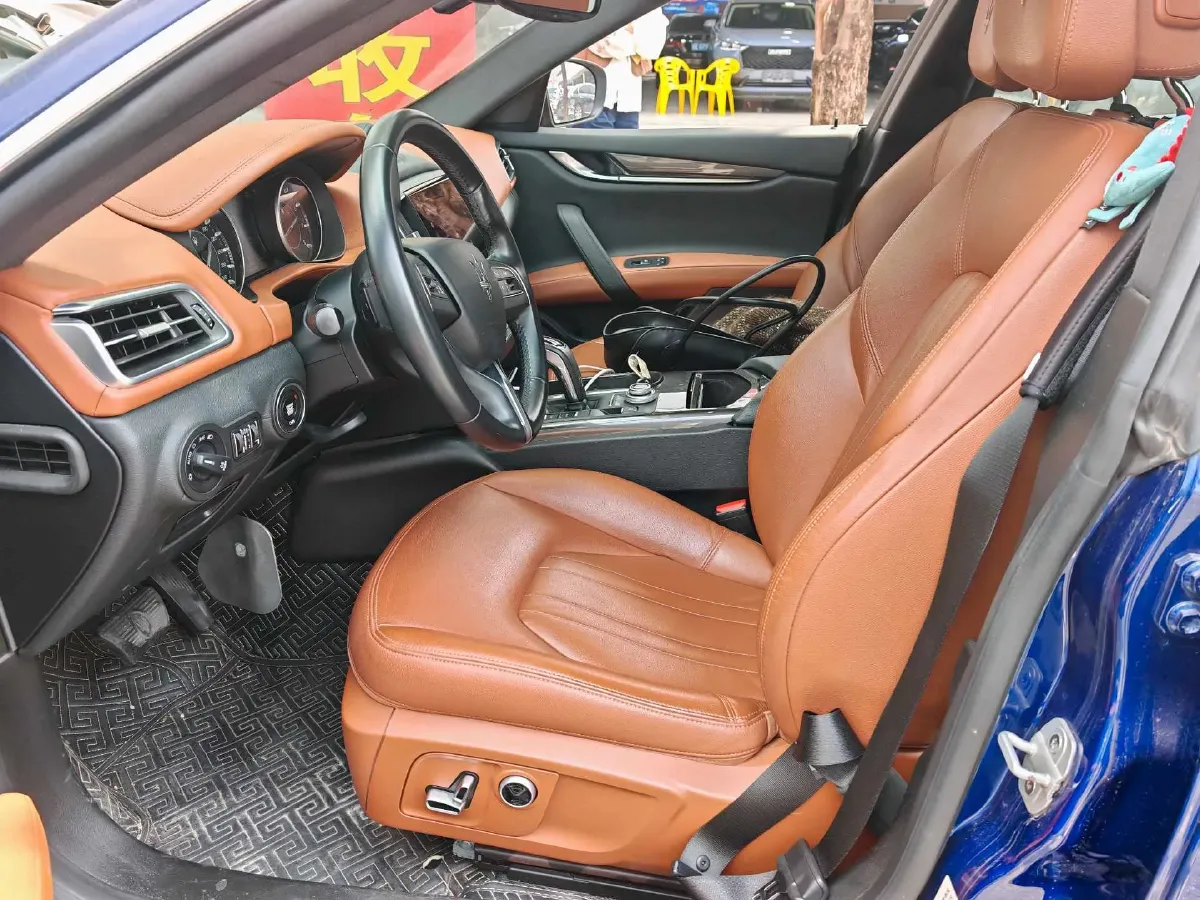 2021 Maserati Ghibli 2.0T 330HP L4 8AT,autocango,china used car exporter,china ev exporter,chinese used car exporter,chinese used ev exporter