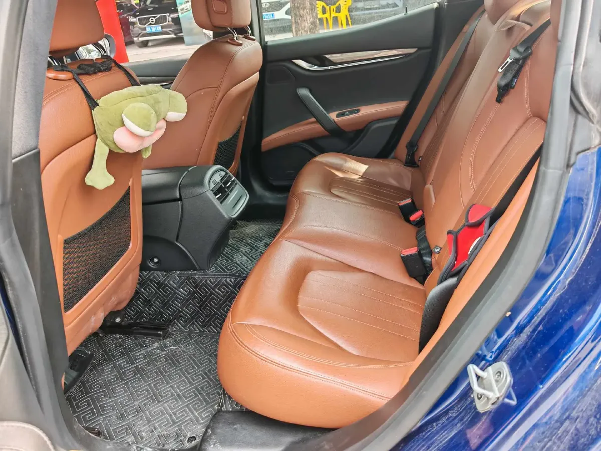 2021 Maserati Ghibli 2.0T 330HP L4 8AT,autocango,china used car exporter,china ev exporter,chinese used car exporter,chinese used ev exporter