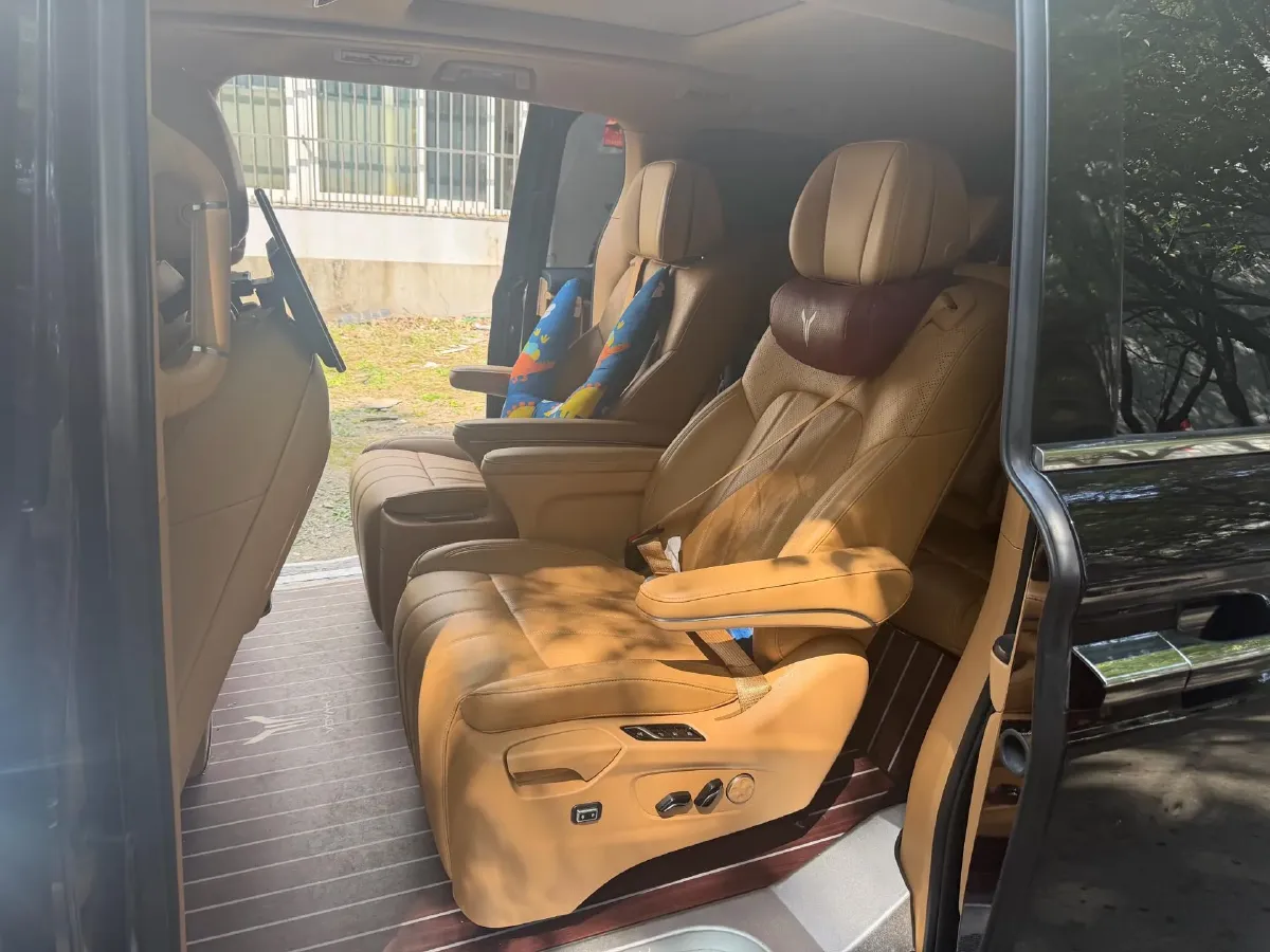 2022 Voyah Dream 1.5T 136HP L4 PHEV 25.57KWH,autocango,china used car exporter,china ev exporter,chinese used car exporter,chinese used ev exporter