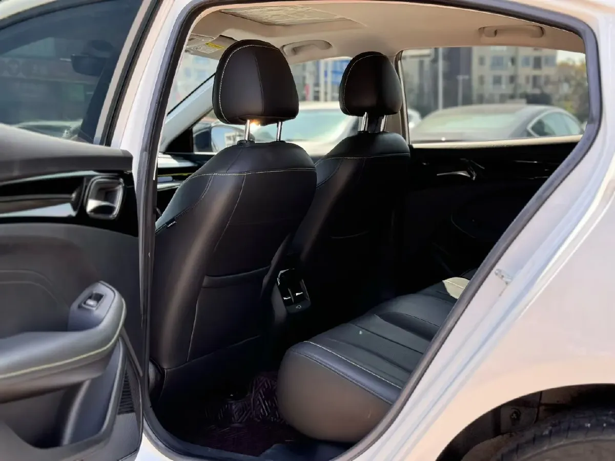 2021 Roewe i5 1.5L 120HP L4 CVT,autocango,china used car exporter,china ev exporter,chinese used car exporter,chinese used ev exporter