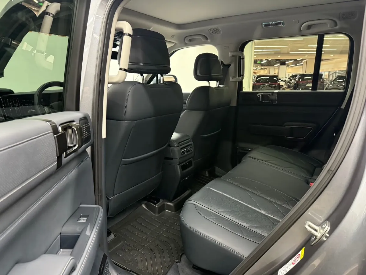 2025 FangChengBao Bao 5 1.5T 194HP L4 E-CVT PHEV 31.8KWH,autocango,china used car exporter,china ev exporter,chinese used car exporter,chinese used ev exporter