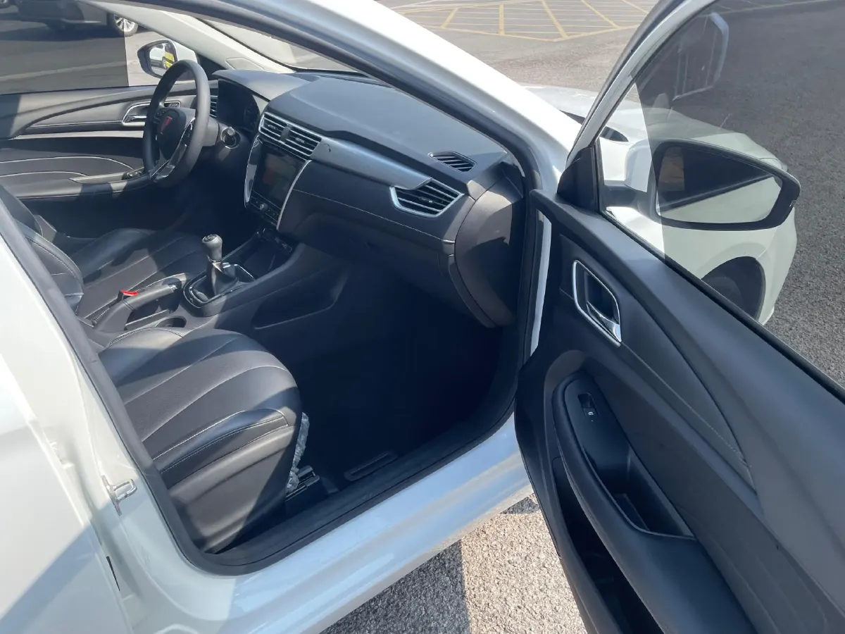 2019 Roewe i5 1.5L 120HP L4 5MT,autocango,china used car exporter,china ev exporter,chinese used car exporter,chinese used ev exporter