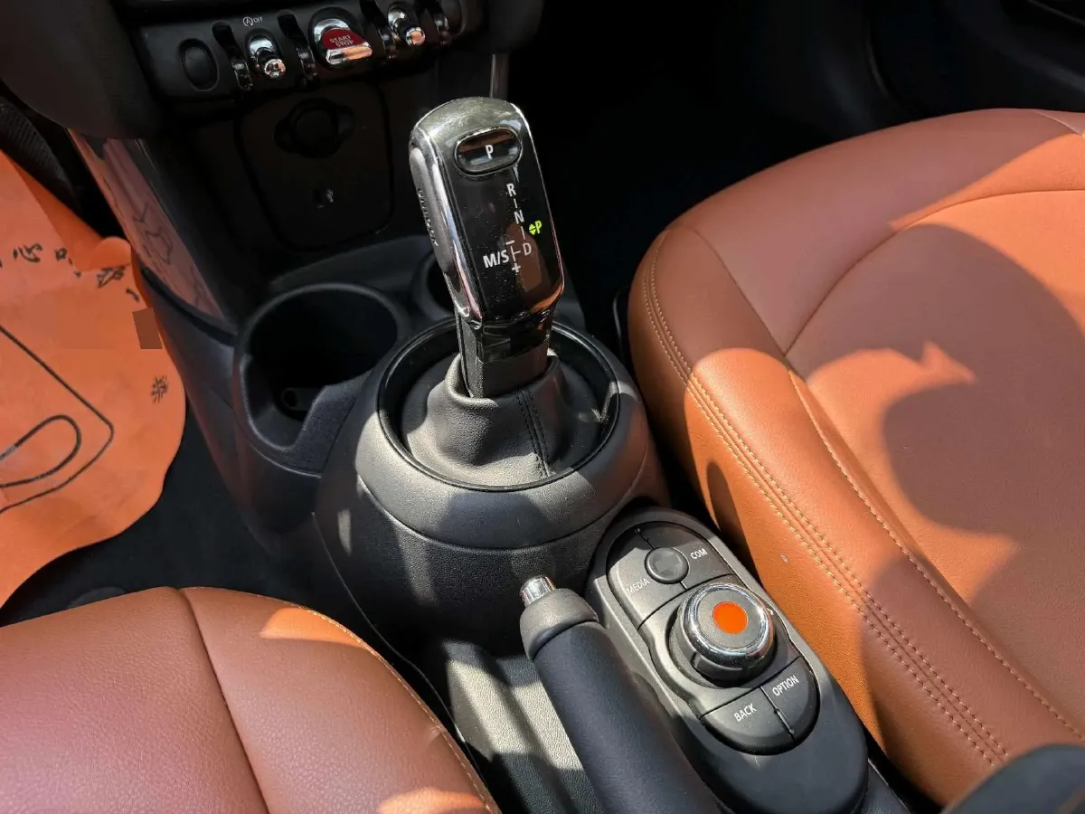 2019 MINI MINI 1.5T 102HP L3 7DCT,autocango,china used car exporter,china ev exporter,chinese used car exporter,chinese used ev exporter