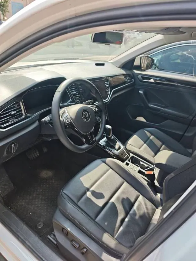 2022 Volkswagen T-Roc 1.4T 150HP L4 7DCT,autocango,china used car exporter,china ev exporter,chinese used car exporter,chinese used ev exporter