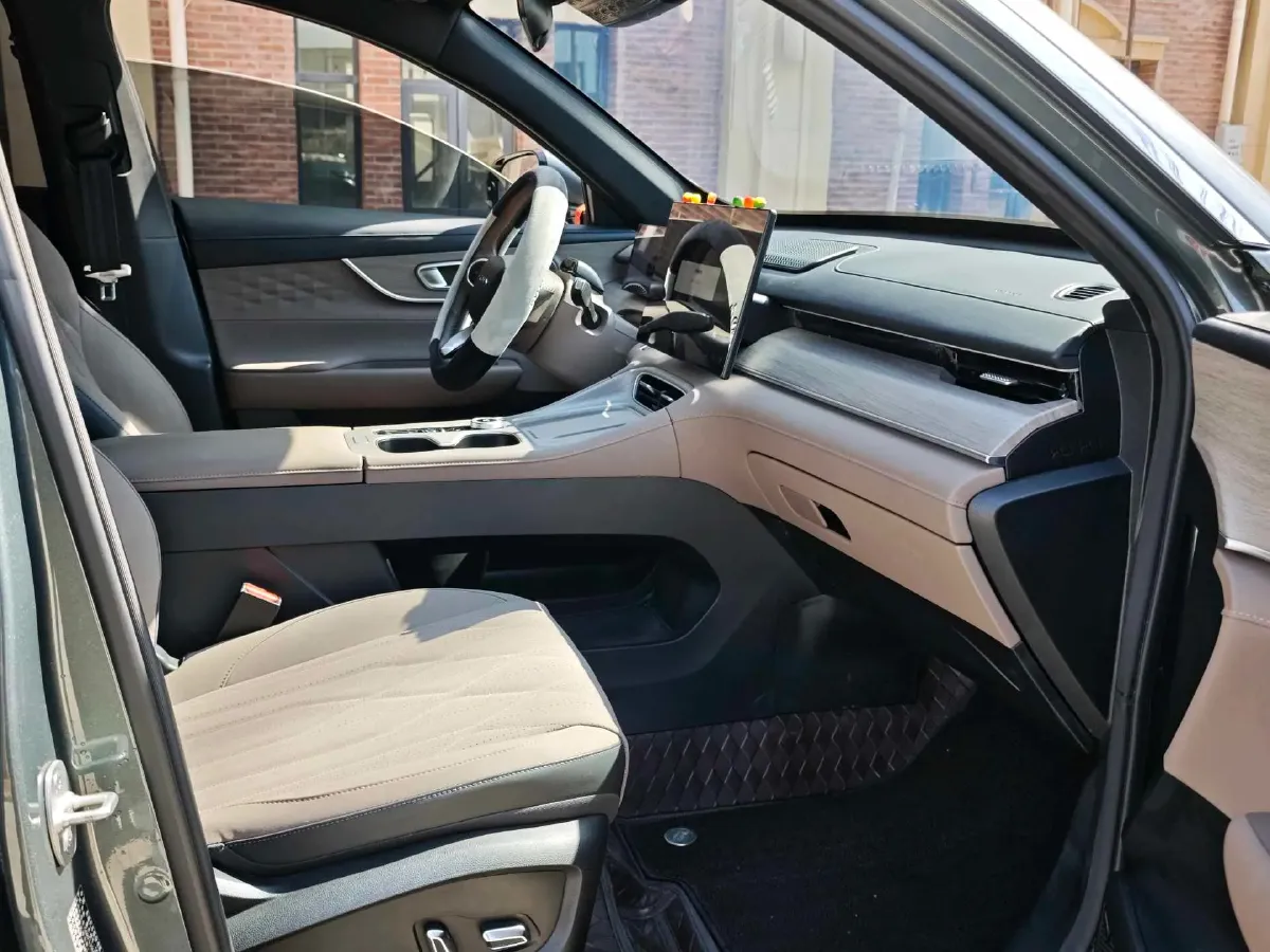 2025 Chery Tiggo 8 Plus 1.6T 197HP L4 7DCT,autocango,china used car exporter,china ev exporter,chinese used car exporter,chinese used ev exporter