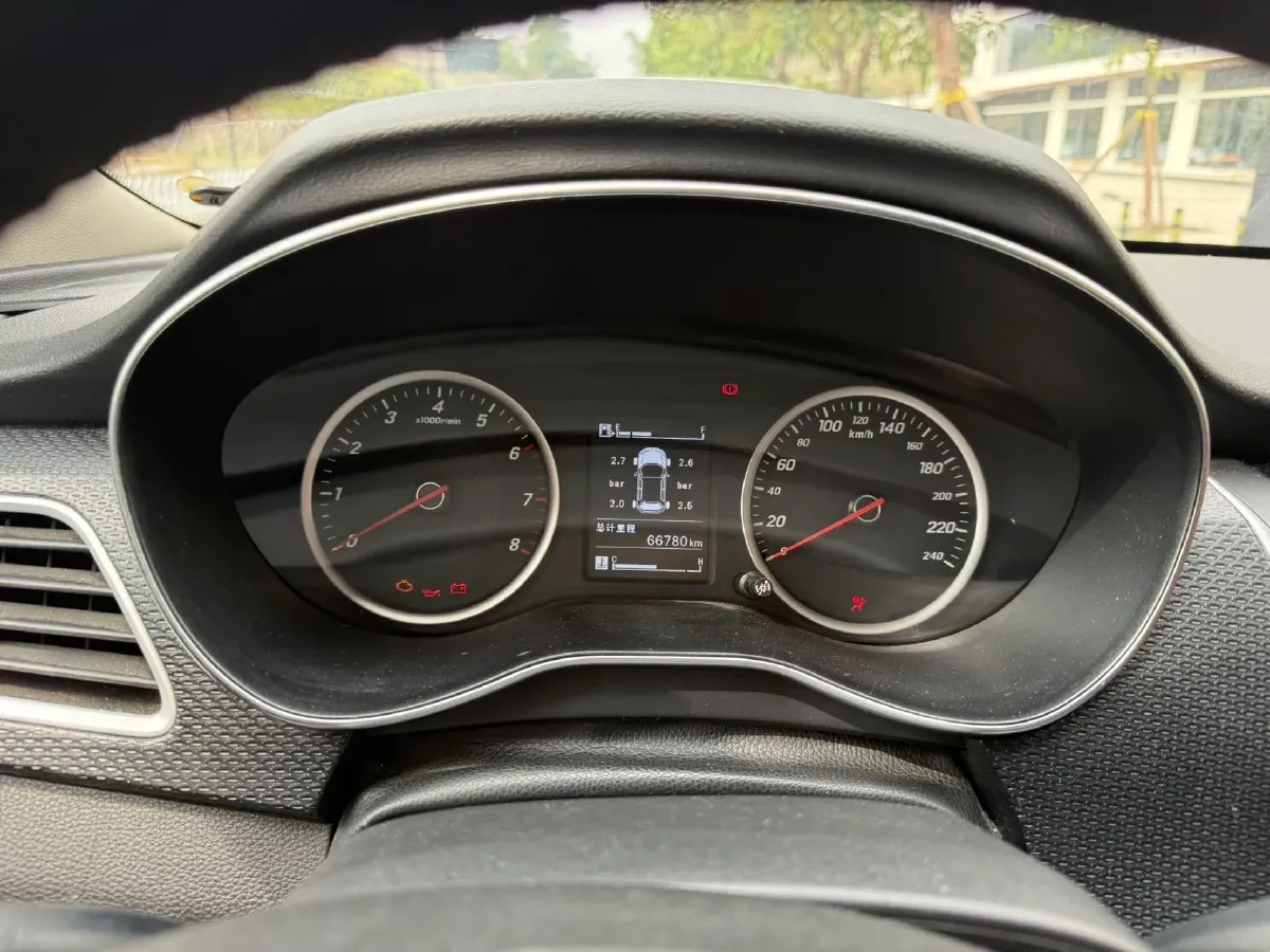 2019 BaoJun 730 1.5L 105HP L4 6MT,autocango,china used car exporter,china ev exporter,chinese used car exporter,chinese used ev exporter