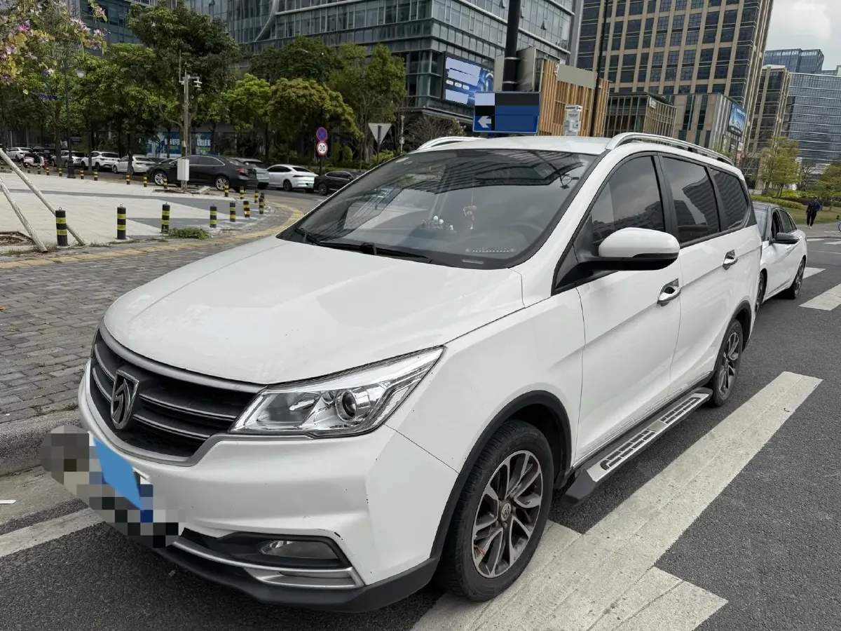 2019 BaoJun 730 1.5L 105HP L4 6MT,autocango,china used car exporter,china ev exporter,chinese used car exporter,chinese used ev exporter