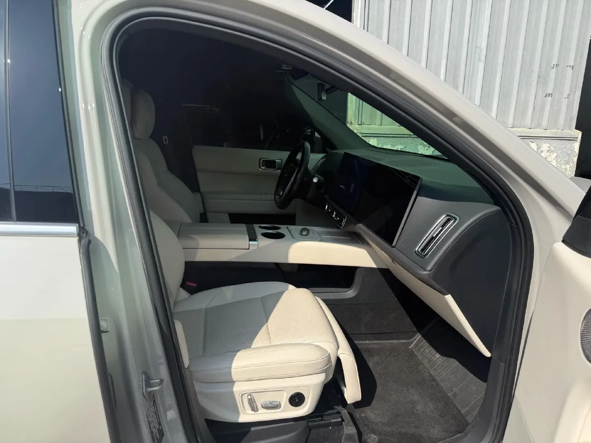 2024 Li L6 Range Extended 154HP L4 REEV 36.8KWH,autocango,china used car exporter,china ev exporter,chinese used car exporter,chinese used ev exporter