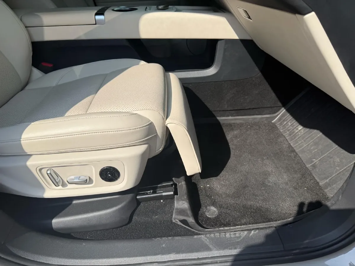 2024 Li L6 Range Extended 154HP L4 REEV 36.8KWH,autocango,china used car exporter,china ev exporter,chinese used car exporter,chinese used ev exporter