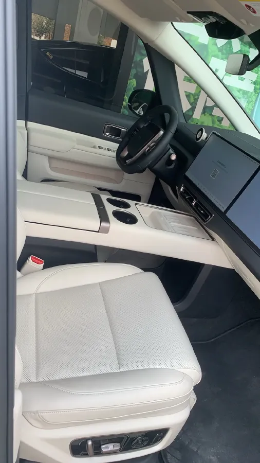 2025 Li MEGA BEV,autocango,china used car exporter,china ev exporter,chinese used car exporter,chinese used ev exporter